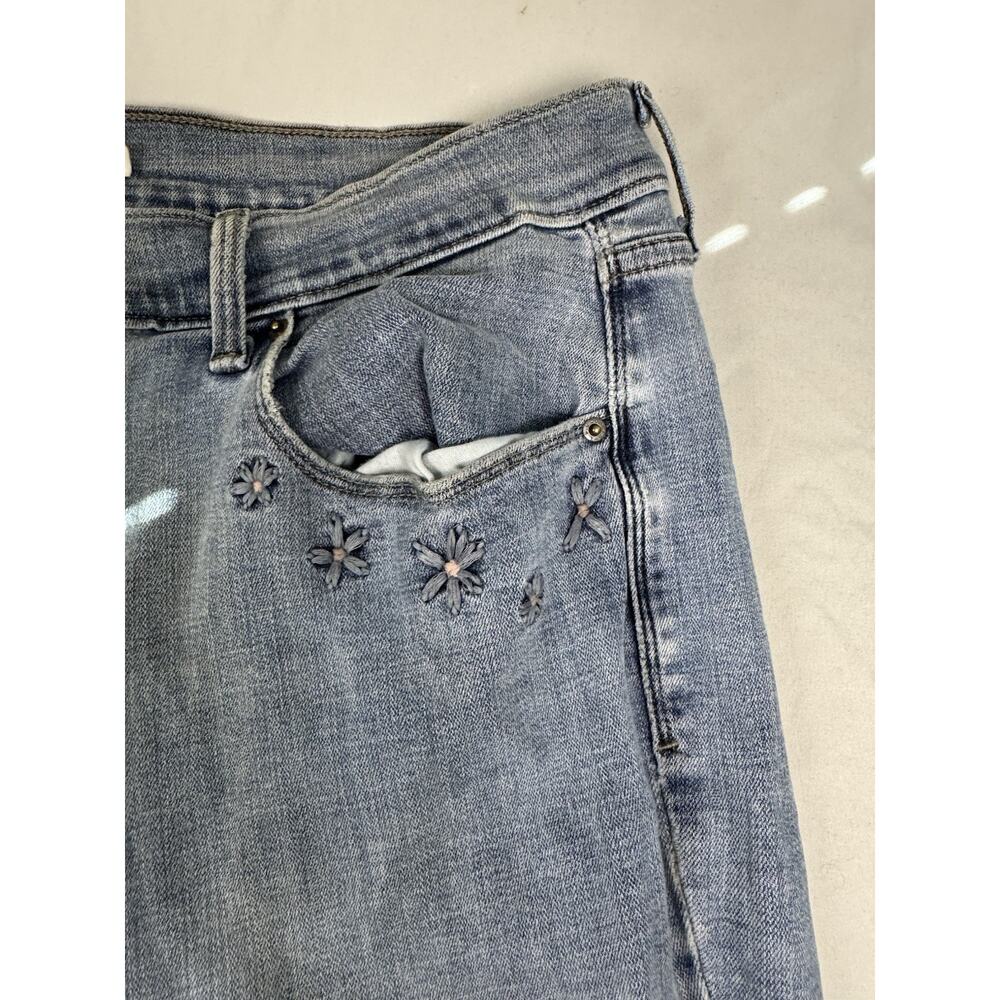 Levi’s 505 Straight Jeans Floral Embroidered Women’s Size 33 Light Wash - Picture 8 of 16